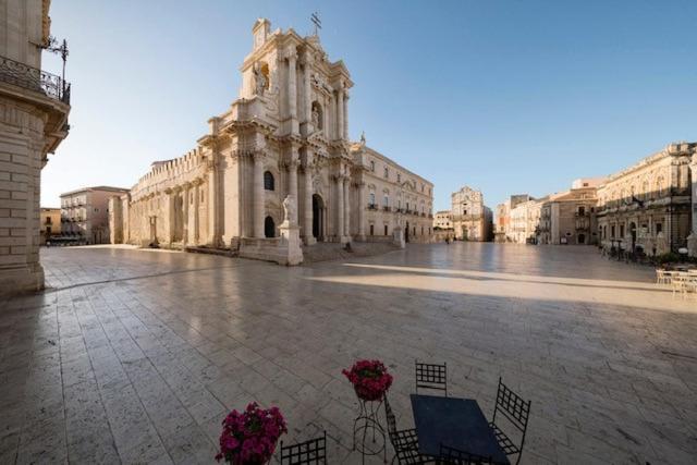 シラクーサOrtigia Charme Piazza Duomoアパートメント エクステリア 写真